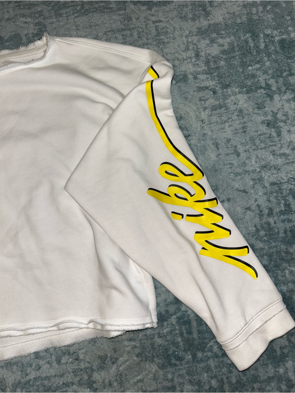 Nike Dri-FIT Cropped White & Yellow Sweatshirt - Picture 2 of 4
